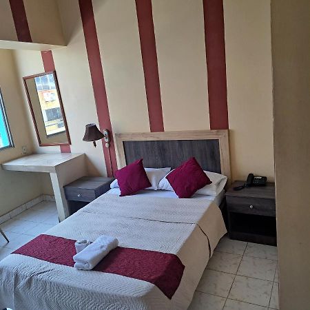 Atlantic Suites Hotel Гуаякіль Екстер'єр фото